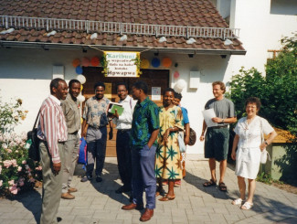 1995 erste Delegation aus Tansania startet in Waldkraiburg
