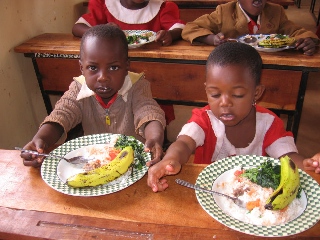 Warme Mahlzeit im Kindergarten